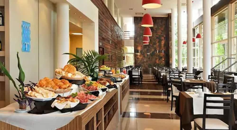 Gran Hotel Tourbillon & Lodge Puerto Iguazú Esterno foto
